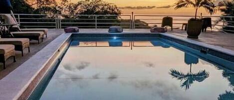 حمّام سباحة خارجي