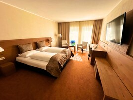 高级房 | 防过敏的被褥、羽绒被、客房内保险箱、办公桌