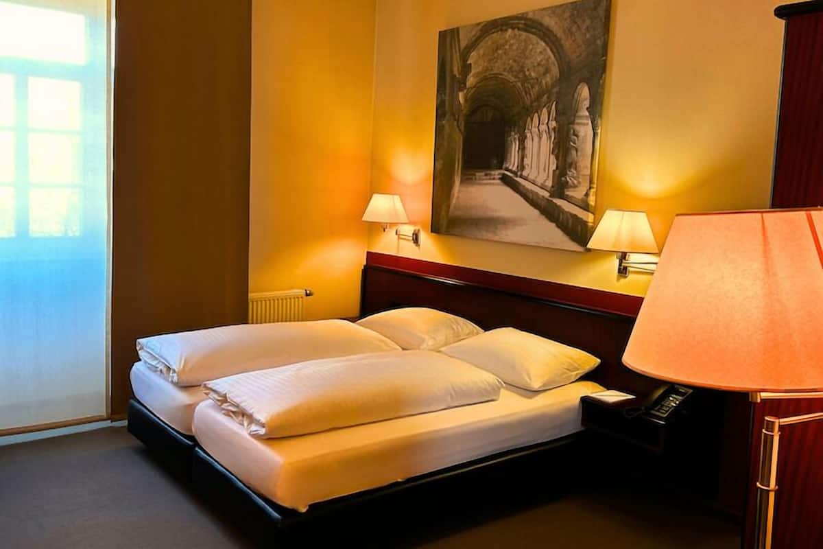 Standard Double Room | Hypo-allergenic bedding, down comforters, in-room safe, desk