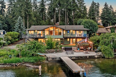 Lakefront Home with Hot Tub, Kayaks, Fire Pit, & Breakfast Included