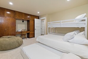 3 habitaciones, caja de seguridad en la habitación y escritorio 