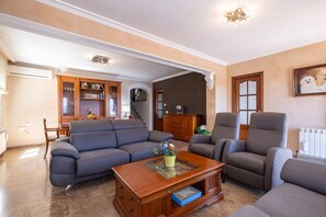 TV - Villa BOSCOS (Tarragona)