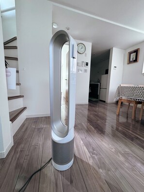 Interior - Newly built 82 sq.m. 2ldk with garage located 4 min. from Kaminakazato station, Japanese style bedroom with large living room, 1 min. from 24-hour convenience store, direct access to Ueno 8 min. (北区上中里)