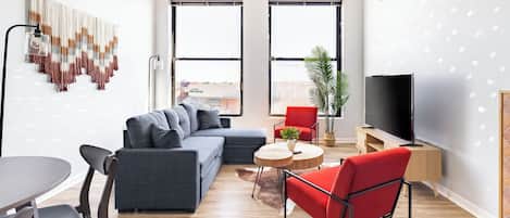 Smart TV, fireplace