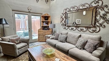 Smart TV, chimenea y estéreo