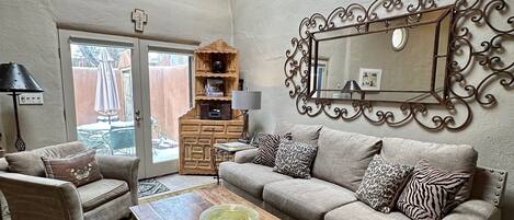Smart TV, fireplace, stereo