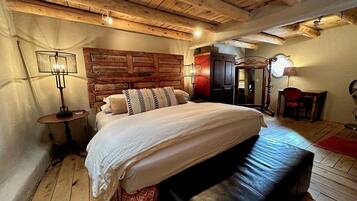 2 habitaciones, escritorio, tabla de planchar con plancha y wifi