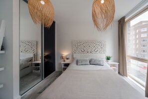 Apartment | 2 bedrooms, iron/ironing board, free WiFi, bed sheets - Barking Bright Apartment With 2 Bedrooms (Barking)