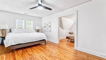 5 bedrooms, iron/ironing board, WiFi, bed sheets