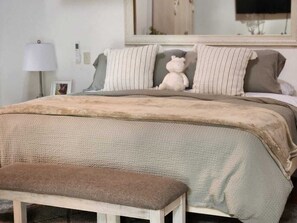 Comfort Room | Premium bedding, in-room safe, individually decorated - Tres Fuentes Dickinson Hotel Boutique (San Miguel de Allende)