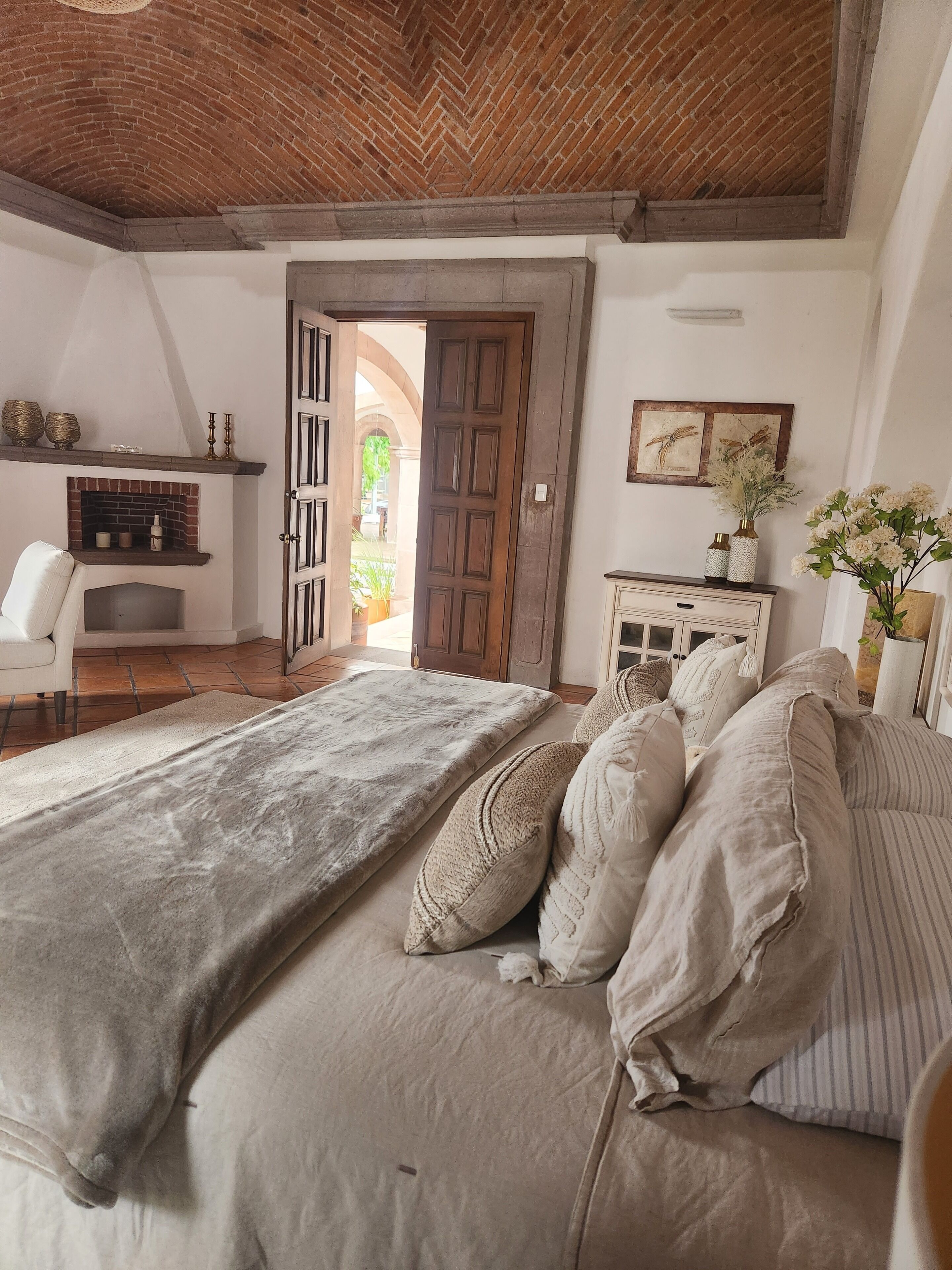 Suite Premium | Ropa de cama de alta calidad y caja de seguridad en la habitación 