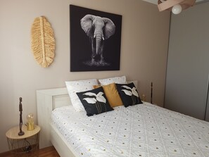 4 habitaciones, tabla de planchar con plancha, cuna de viaje y wifi 