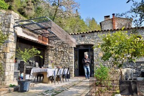 屋外ダイニングエリア