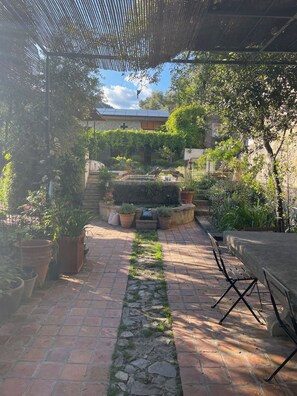 屋外ダイニングエリア