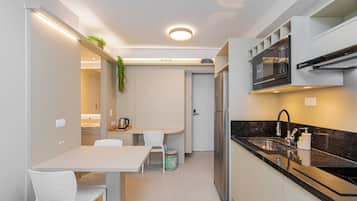 Apartment | Dapur peribadi | Ketuhar gelombang mikro, alat memasak/pinggan mangkuk/perkakas dapur