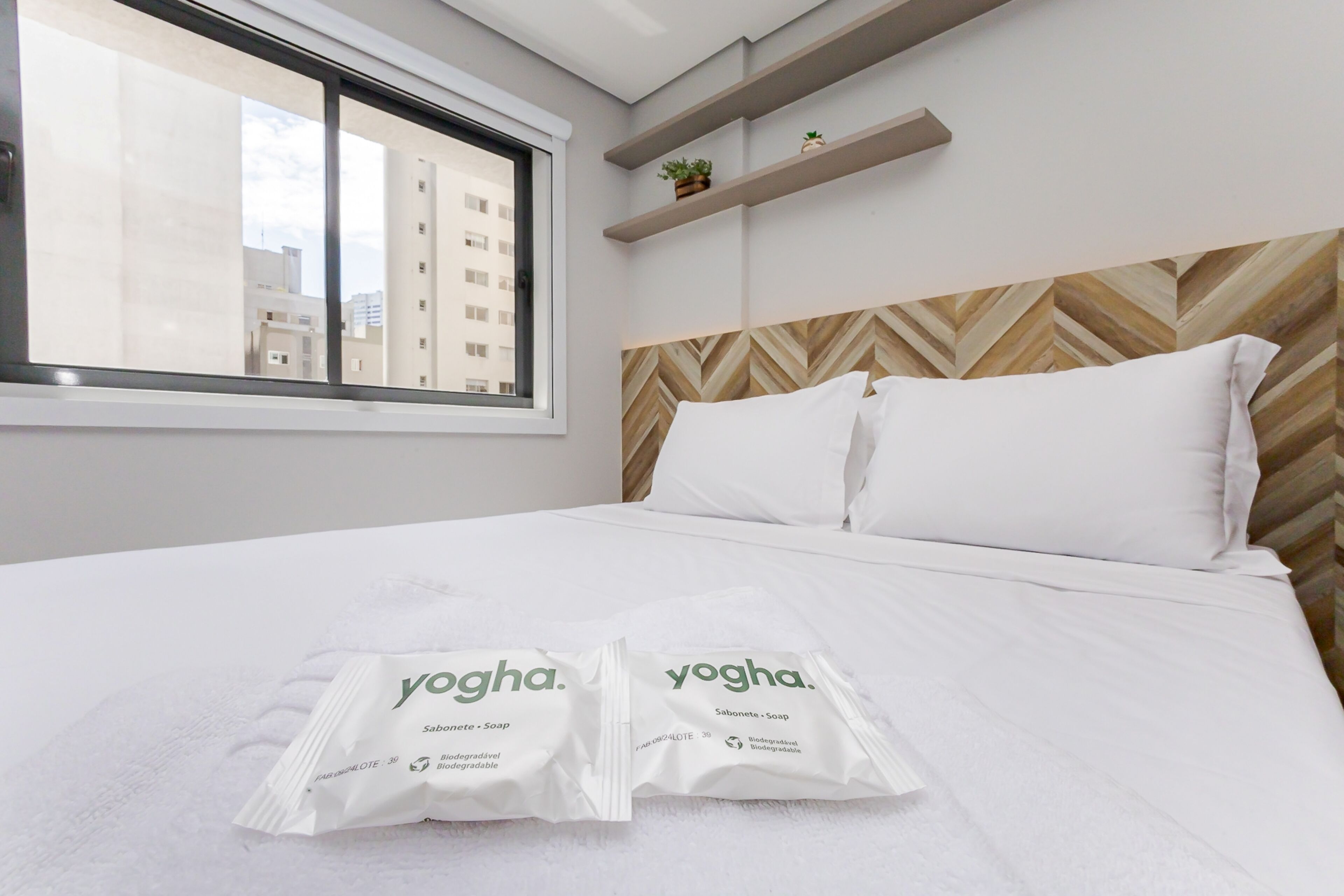 Estudio | Espacio para trabajar con un portátil, wifi gratis, ropa de cama
