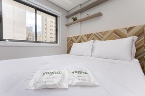 Studio | Laptop workspace, free WiFi, bed sheets - Edifício Lins 236 (Curitiba)