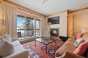 TV, fireplace - Upper Borders 301 (Beaver Creek)