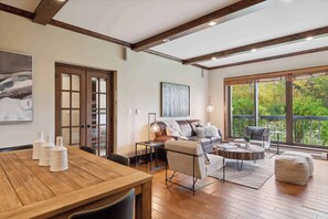 TV, fireplace - Borders Lodge Upper 105 (Beaver Creek)