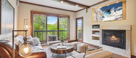 Televisión y chimenea