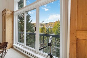 Interior - Upper Borders 402 (Avon)