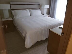 3 habitaciones, escritorio, tabla de planchar con plancha y wifi 