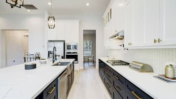 Mikrowelle, Ofen, Herdplatte, Geschirrspüler