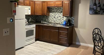 Hamilton Acres -Fairbanks Guest House