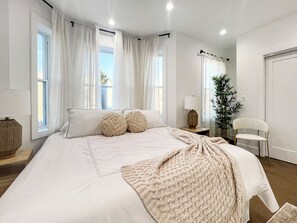 2 Schlafzimmer, Schreibtisch, Bügeleisen/Bügelbrett, WLAN