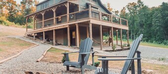 Peaceful Hocking Hills Cabin | Hot Tub! Fireplace!