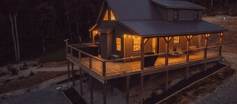 Sonder Ridge Secluded Hocking Hills Cabin w/ hot tub, stargazing, close to hikes, firepit, fireplace