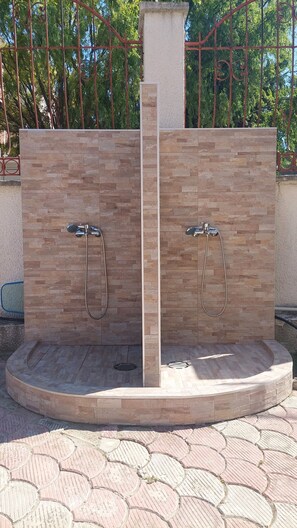 Property grounds - 5 Min. vom Strand, Mineralwasser Pool, Budget Zimmer mit Großem Balkon (Varna)