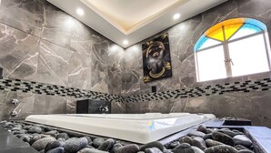 Romantic Room, Courtyard View | Bathroom - Hotel El Castillo (Cuernavaca)