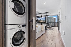 Luxury Condo, Balcony, City View | Laundry - Incredible Downtown Miami City View (Miami)