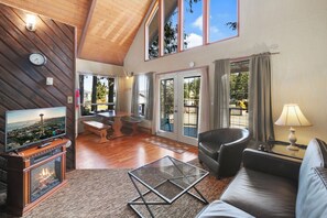 Cabin 3 | Living area | Flat-screen TV, fireplace, streaming services
