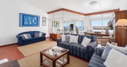 A 5 Minutos da Praia, Apartamento Familiar com Wifi e Estacionamento Privado