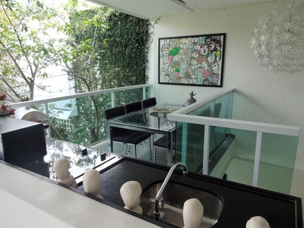 Apartment 02 | Private kitchen | Mini-fridge, microwave, stovetop, dishwasher