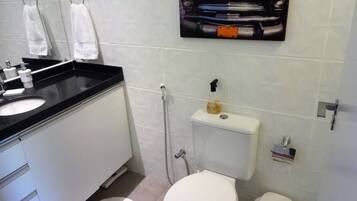 Apartment 02 | Bathroom | Shower, hair dryer, towels