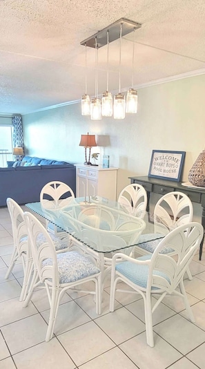 公寓式客房, 多张床, 阳台 (Saida Towers IV #303) | 用餐