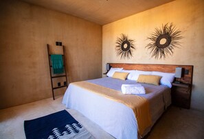 5 bedrooms, iron/ironing board, WiFi, bed sheets - Beautiful Home With Ocean View (la barra de Colotepec)