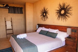 5 عدّة غرف نوم ومكواة/لوح كي وواي فاي وملاءات أسرّة