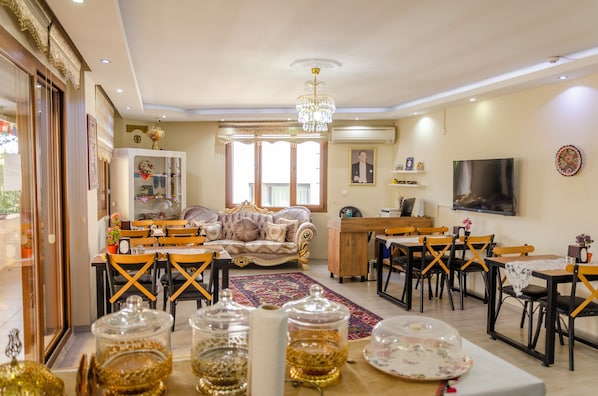 Breakfast area