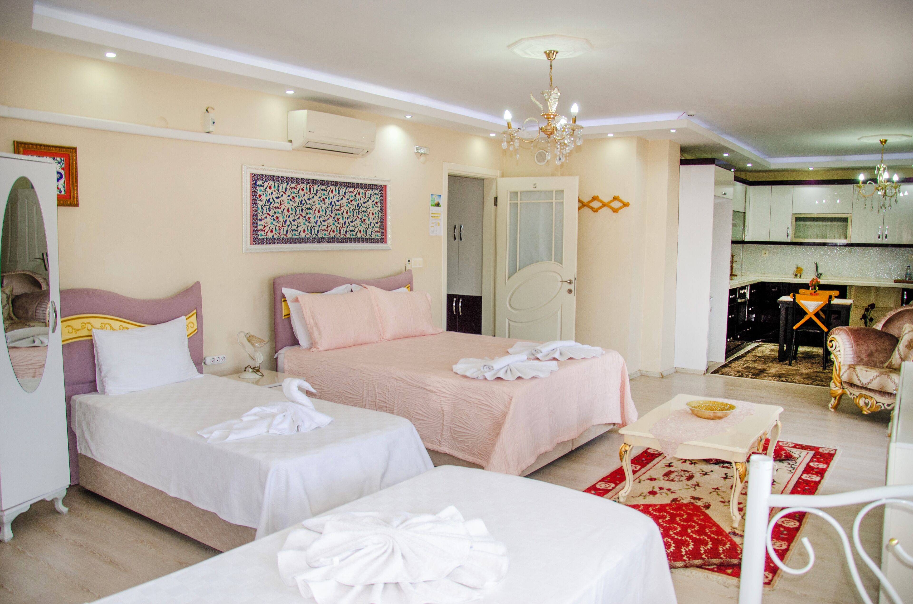 Kamar Panorama | Seprai katun Mesir, seprai premium, meja kerja, dan kedap suara