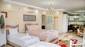 A hotel room with two beds, a dining area, and a kitchen. - Ephesus Palace (Selçuk)