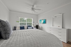 2 bedrooms, desk, free WiFi, bed sheets