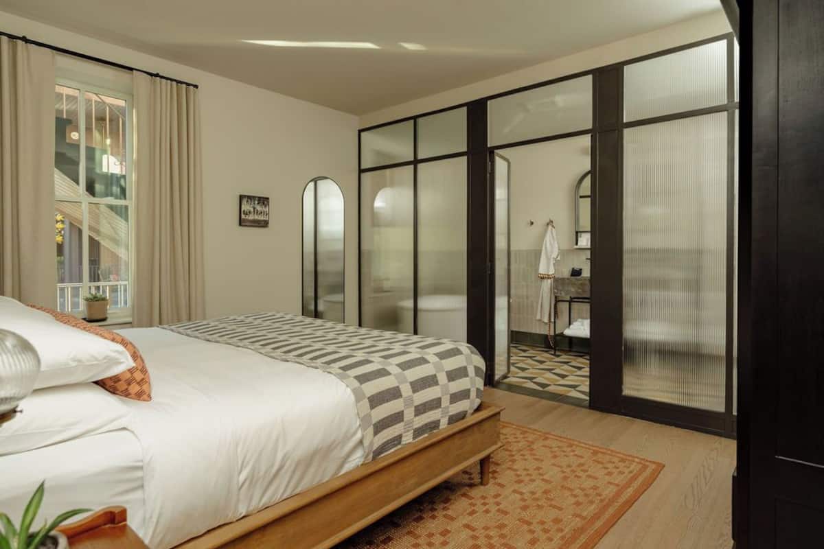 Bel Suite | Minibar, in-room safe, free cribs/infant beds, free WiFi
