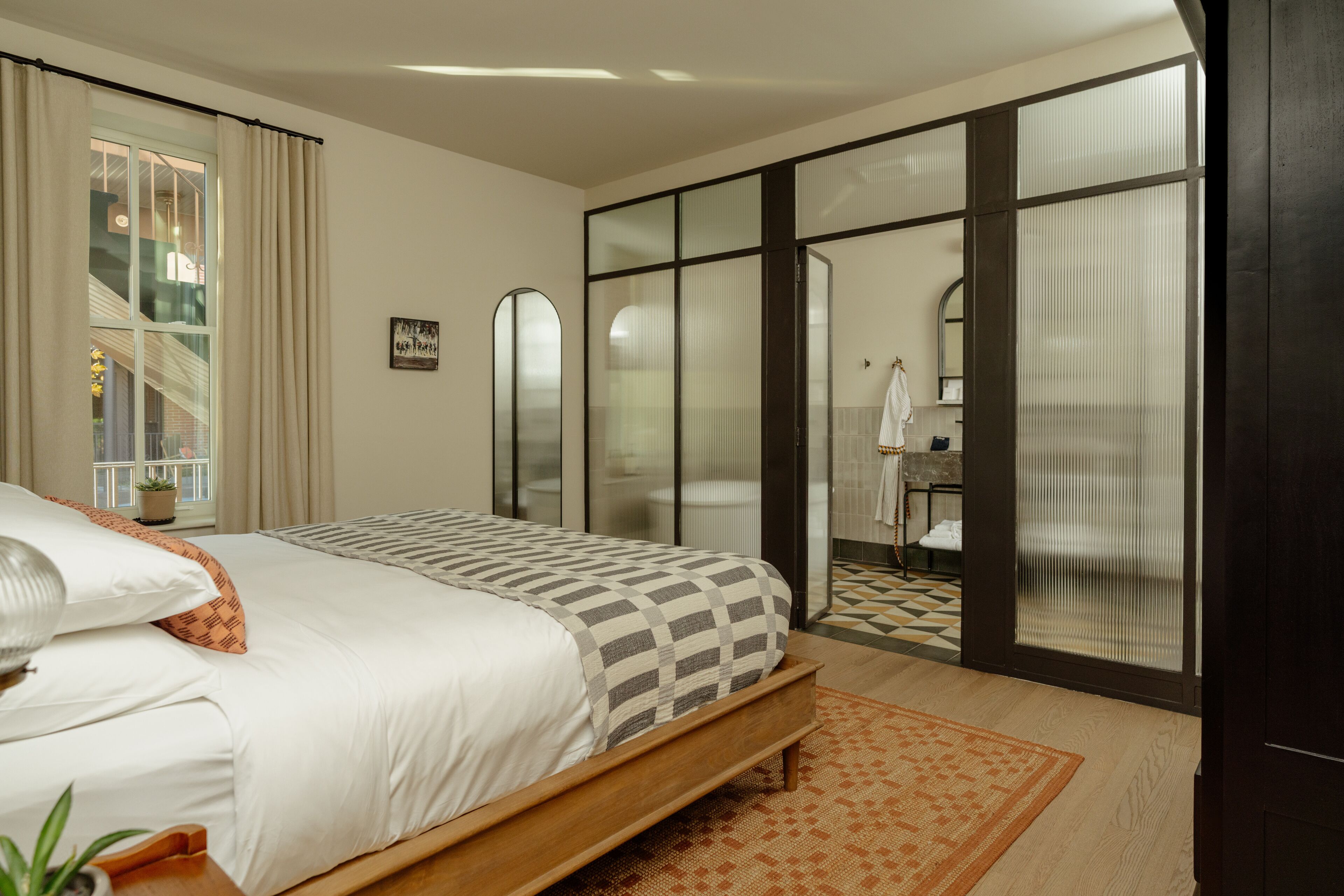 Værelse | Minibar, pengeskab på værelset, gratis Wi-Fi, sengetøj