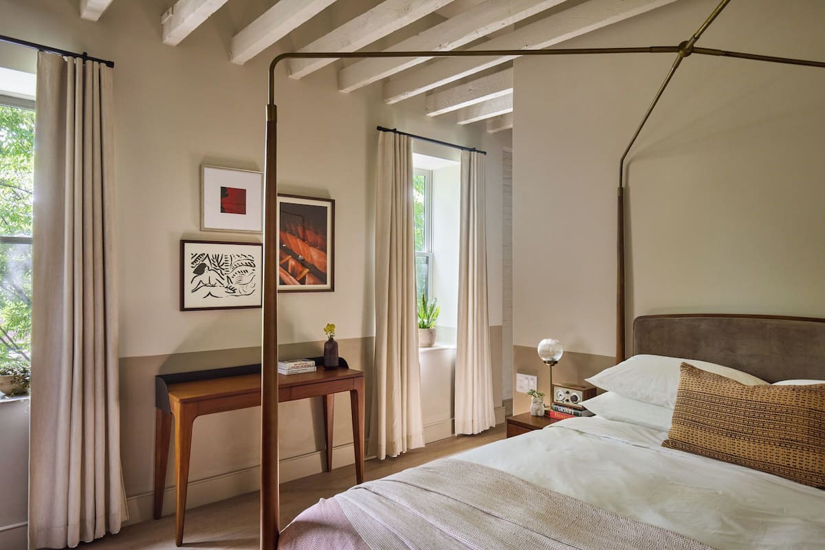 One Bedroom Queen Suite | Minibar, in-room safe, free cribs/infant beds, free WiFi