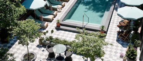 Alberca al aire libre por temporada