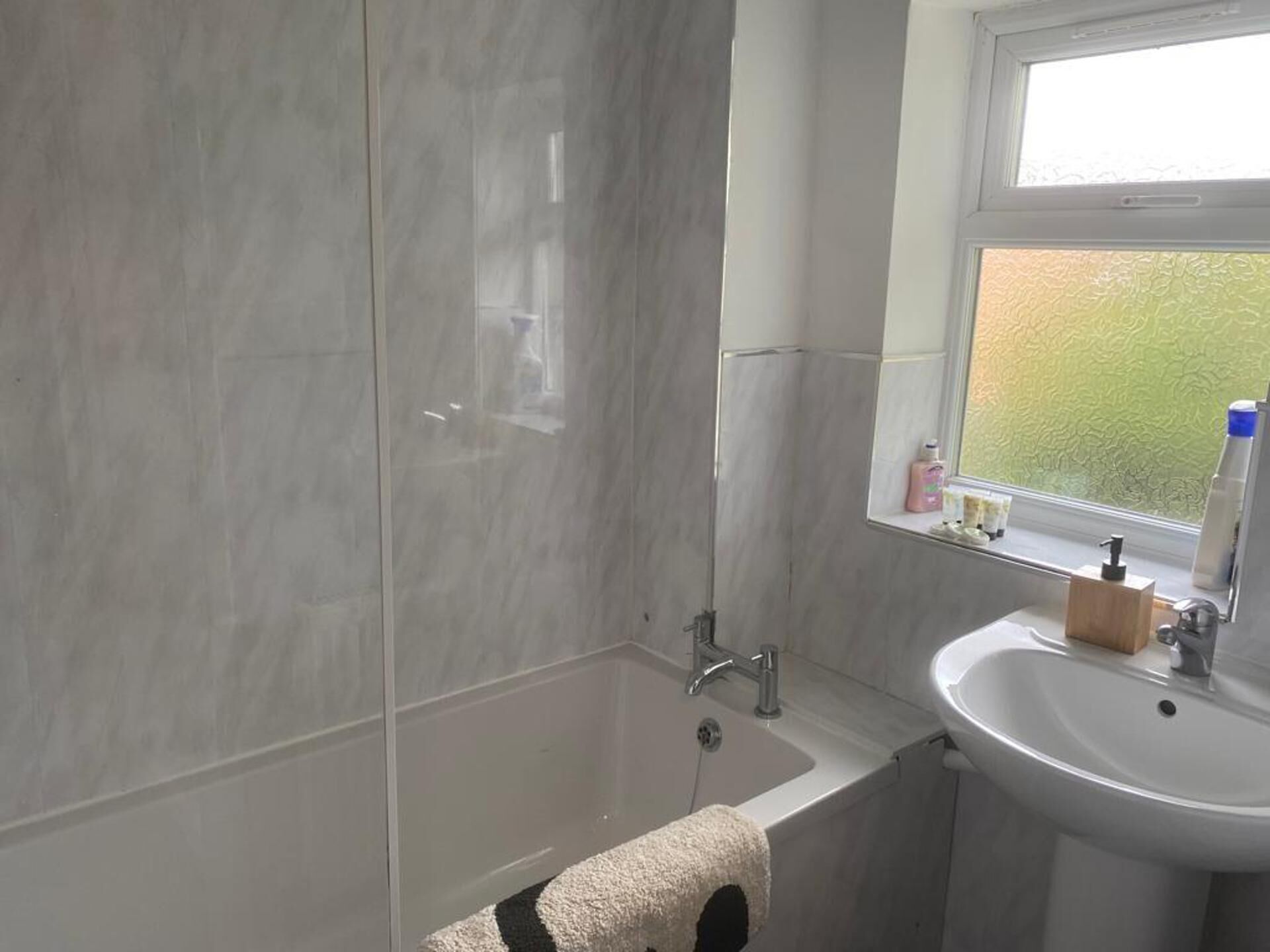 House | Bathroom | Separate bathtub and shower, deep-soaking bathtub, towels
